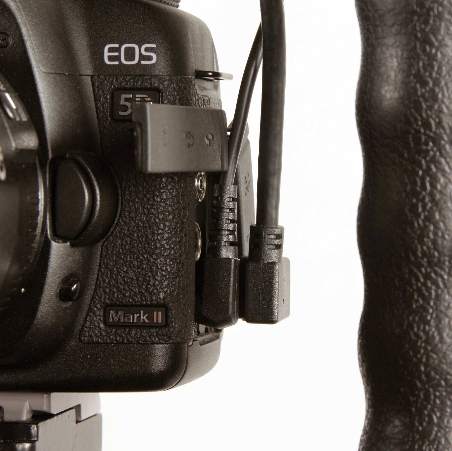 ALZO Short Cable Red for DSLR Cameras. Compatible with HDMI