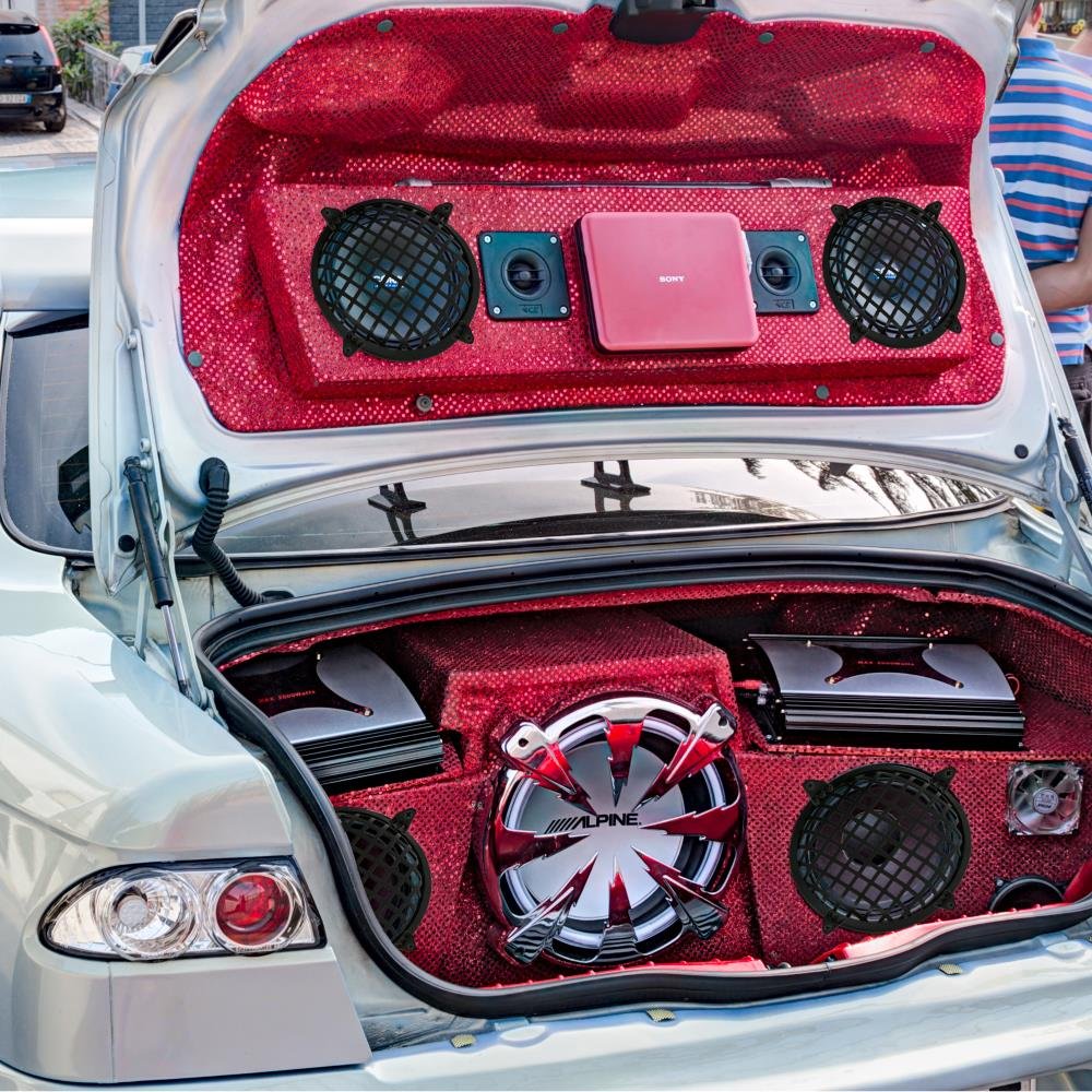 Pyramid 5" Waffle Speaker Grill with Bracket, Universal Car Audio Speaker Grill Cover, Durable Metal Mesh Protects 5 Inch Speakers, Includes Mounting