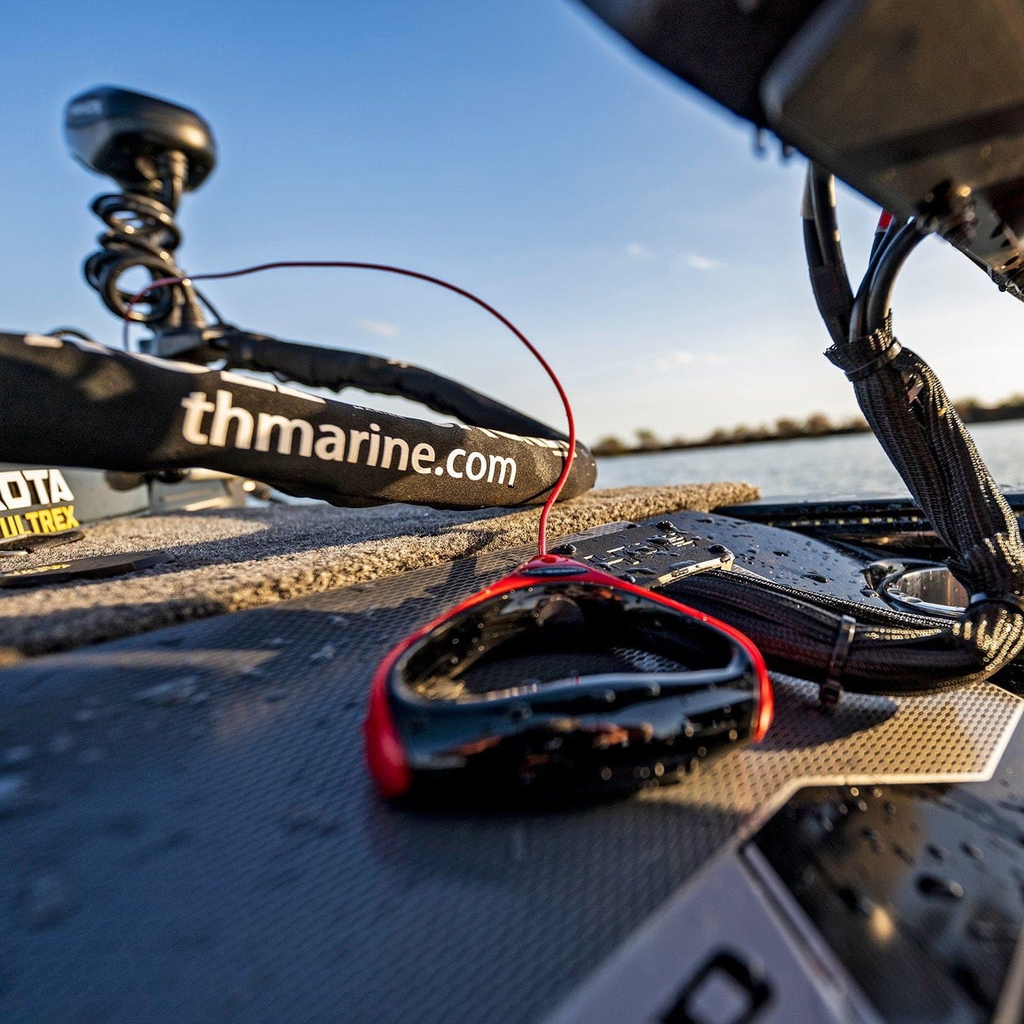 T-H Marine G?Force Troll Jacket Cable Sleeve - 60" Neoprene Trolling Motor Wire Organizer, 2 mm Heavy?Duty Wrap with Hook & Loop, Fits Most Bow?Mount
