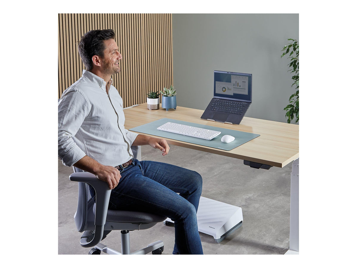Fellowes Alumia™ Portable Laptop Stand - Silver - Height and Angle Adjustable Laptop Riser, Ergonomic and Foldable Aluminium Design for Home, Office