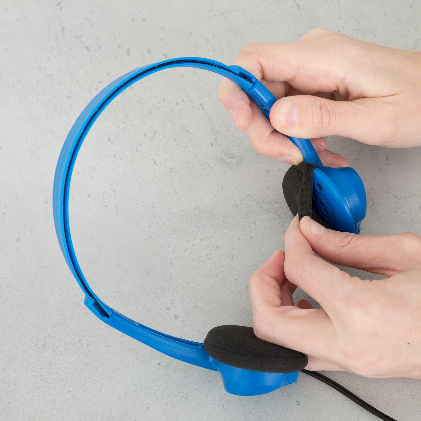 Egghead Heavy-Duty Kids' Stereo Headphones with Ear Cushions and 4'3" Cord, Adjustable Tangle-Free Over-Ear Stereo School Headphones, Pack of 20, Blue