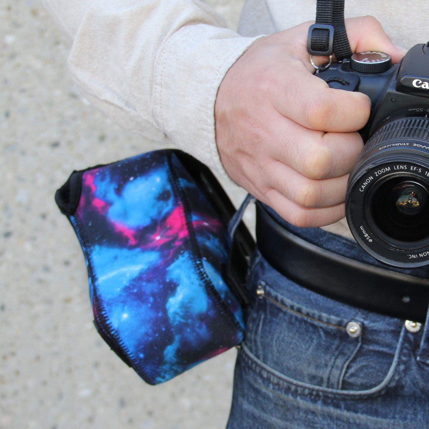 USA Gear Camera Sleeve (Medium) for Compact SLRs Compatible with Canon EOS R100 Nikon Z30 Sony ZV-E10, and more - Padded Neoprene DSLR Case