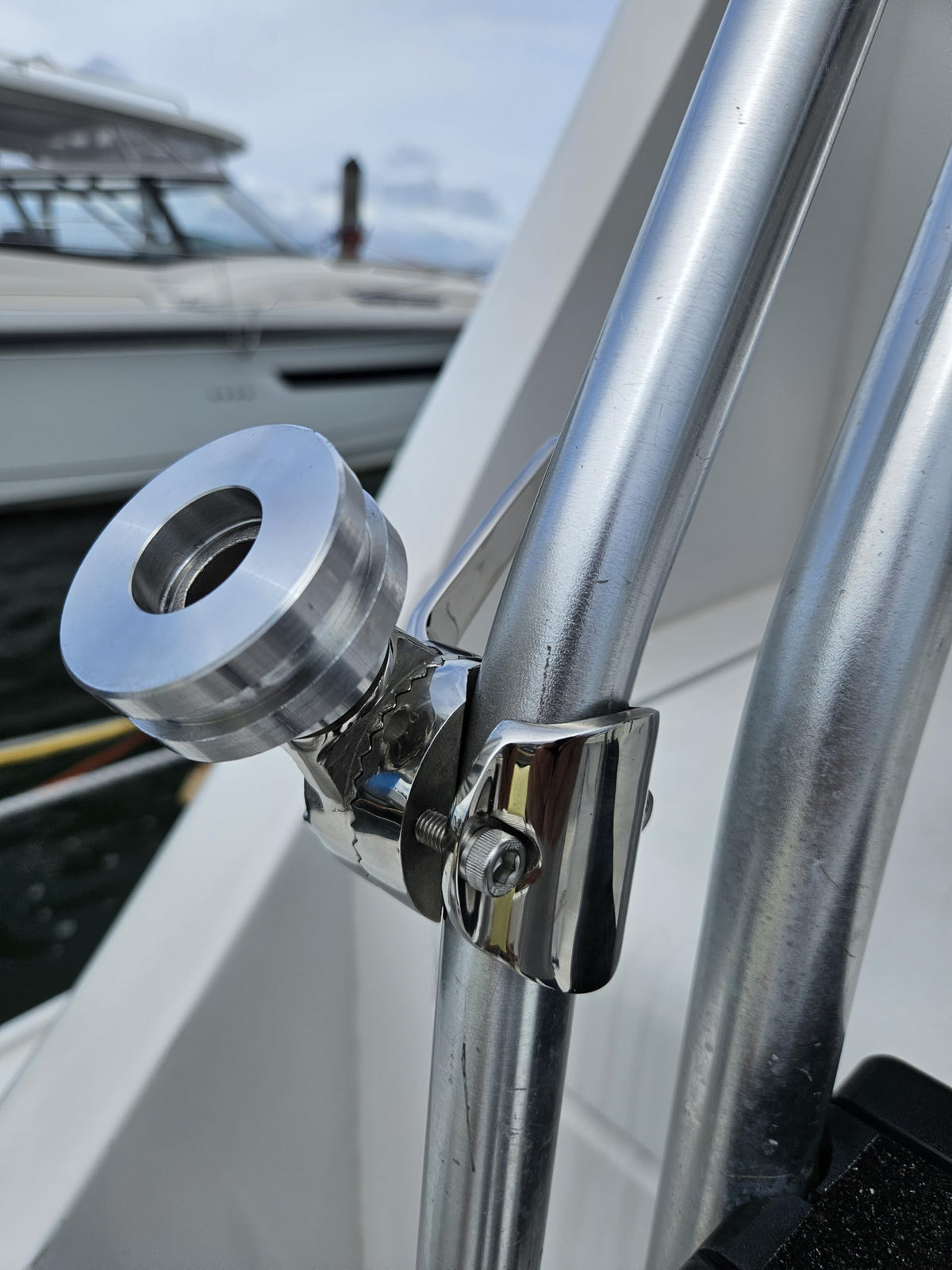 LocMarine® Marine-Grade Adjustable Rail Mount for Starlink® Mini - Flat Dish Base for Boats, Yachts, Sailboats & Trawlers (LM-SMINI-RL)