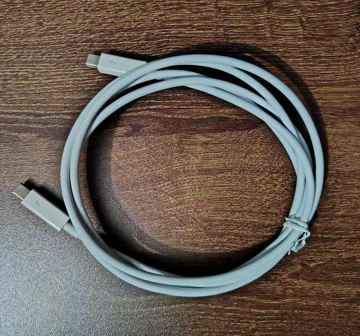 Suitable for Apple Thunderbolt 2 High-Speed Lightning Data Cable - 2 Meters (White)