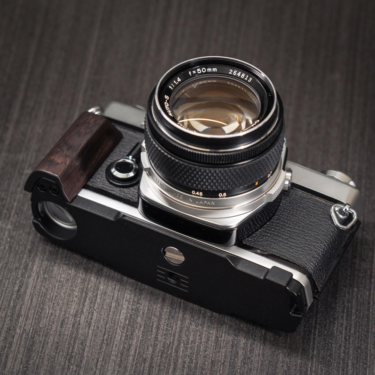 Handmade Wooden Wood Hand Grip L Alloy Base Plate for Olym pus OM2 OM1 OM-1 OM-2 Camera Holder (Ebony + Black Base)