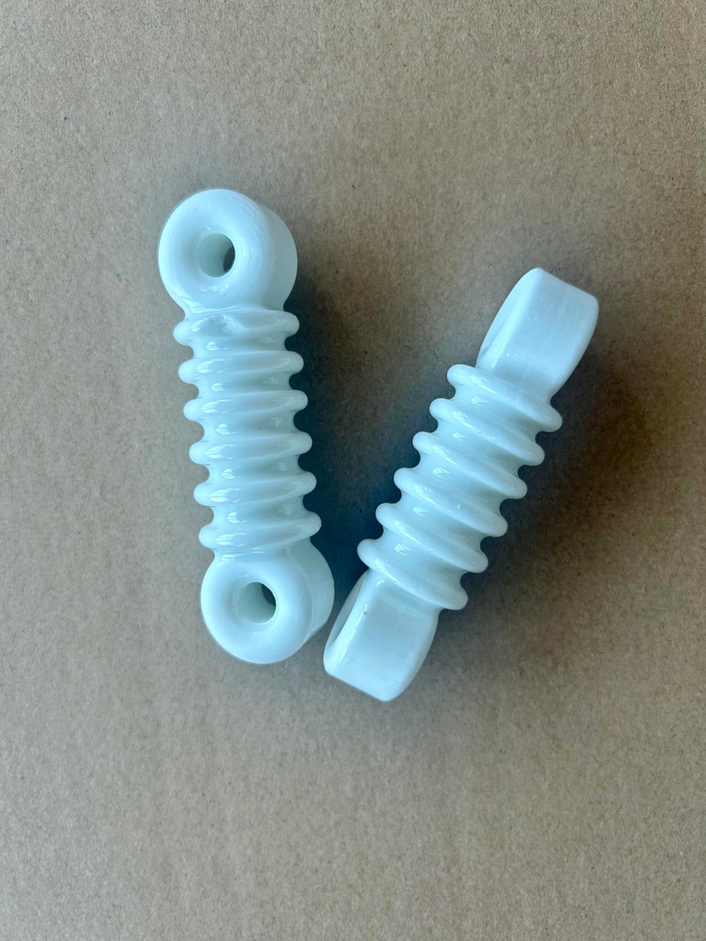 1pcs Insulator Ceramic Coil Radio Wire Strain Shortwave high Frequency Antenna High frequency porcelain white, height 90mm, width 24mm, aperture 7.8mm