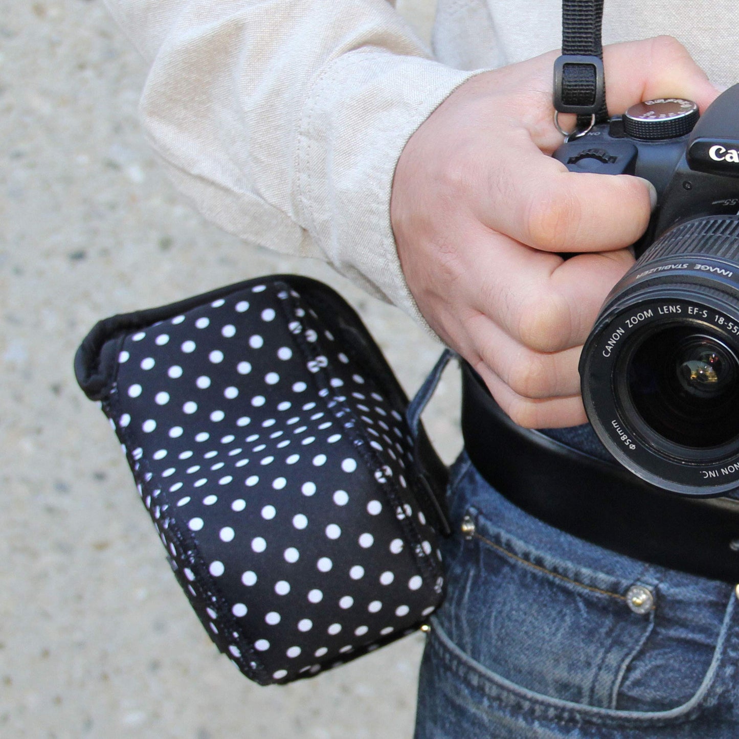 USA Gear Camera Sleeve (Medium) for Compact SLRs Compatible with Canon EOS R100 Nikon Z30 Sony ZV-E10, and more - Padded Neoprene DSLR Case