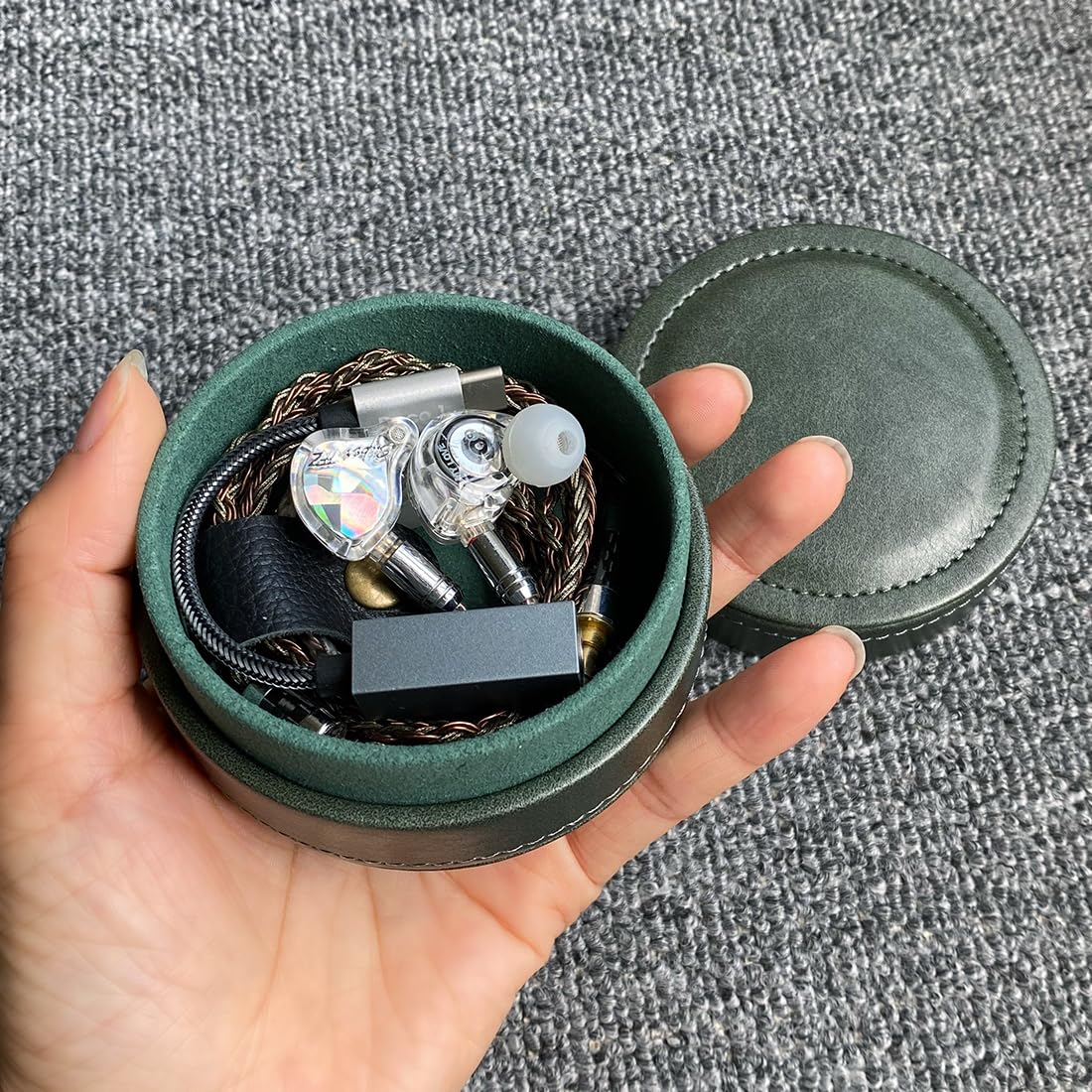 Lightweight and Portable PU Leather Storage Box Suitable for Wired earplugs and in Ear Headphone Storage Protective Cover (Green)
