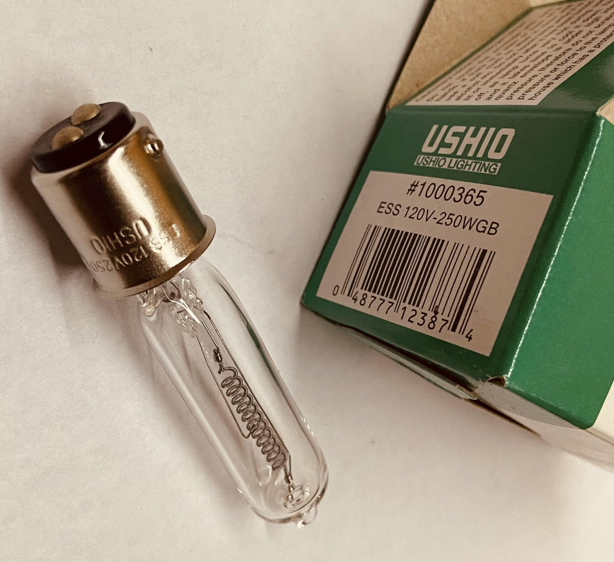 Ushio 1000365 - ESS JCV120V-250WGB CC-8 Projector Light Bulb