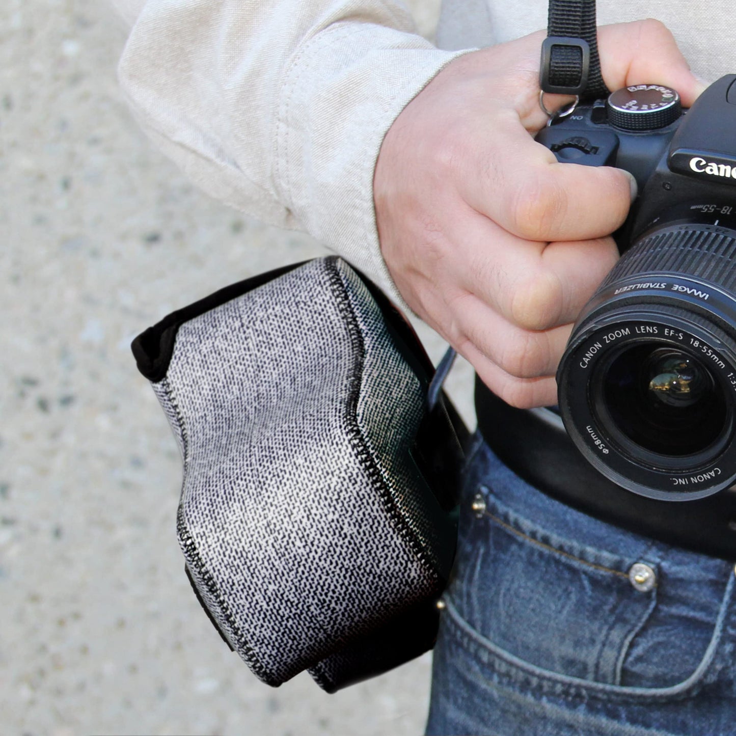 USA Gear Camera Sleeve (Medium) for Compact SLRs Compatible with Canon EOS R100 Nikon Z30 Sony ZV-E10, and more - Padded Neoprene DSLR Case