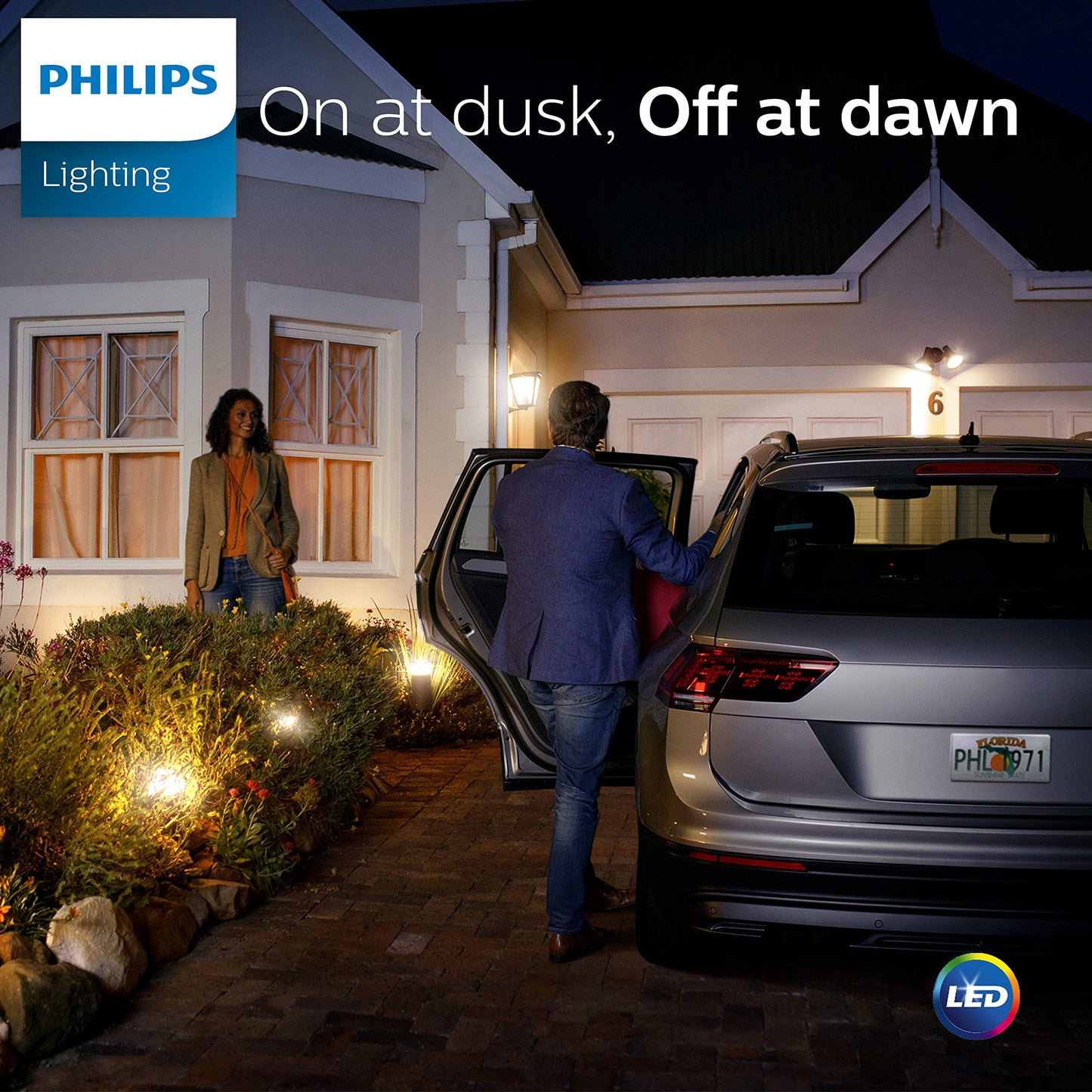 Philips LED Dusk-To-Dawn Outdoor A19 Light Bulb, Flicker-Free, 800 Lumen, Soft White Light (2700K), 8W=60W, E26 Base, 3-Pack