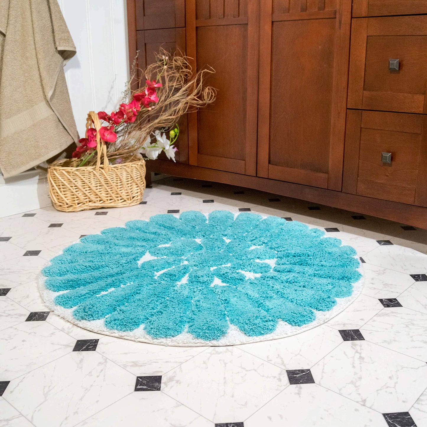 Chesapeake Bursting Flower 2 Pc. White & Aqua Round Bath Rug Set 45950 (24" & 30")