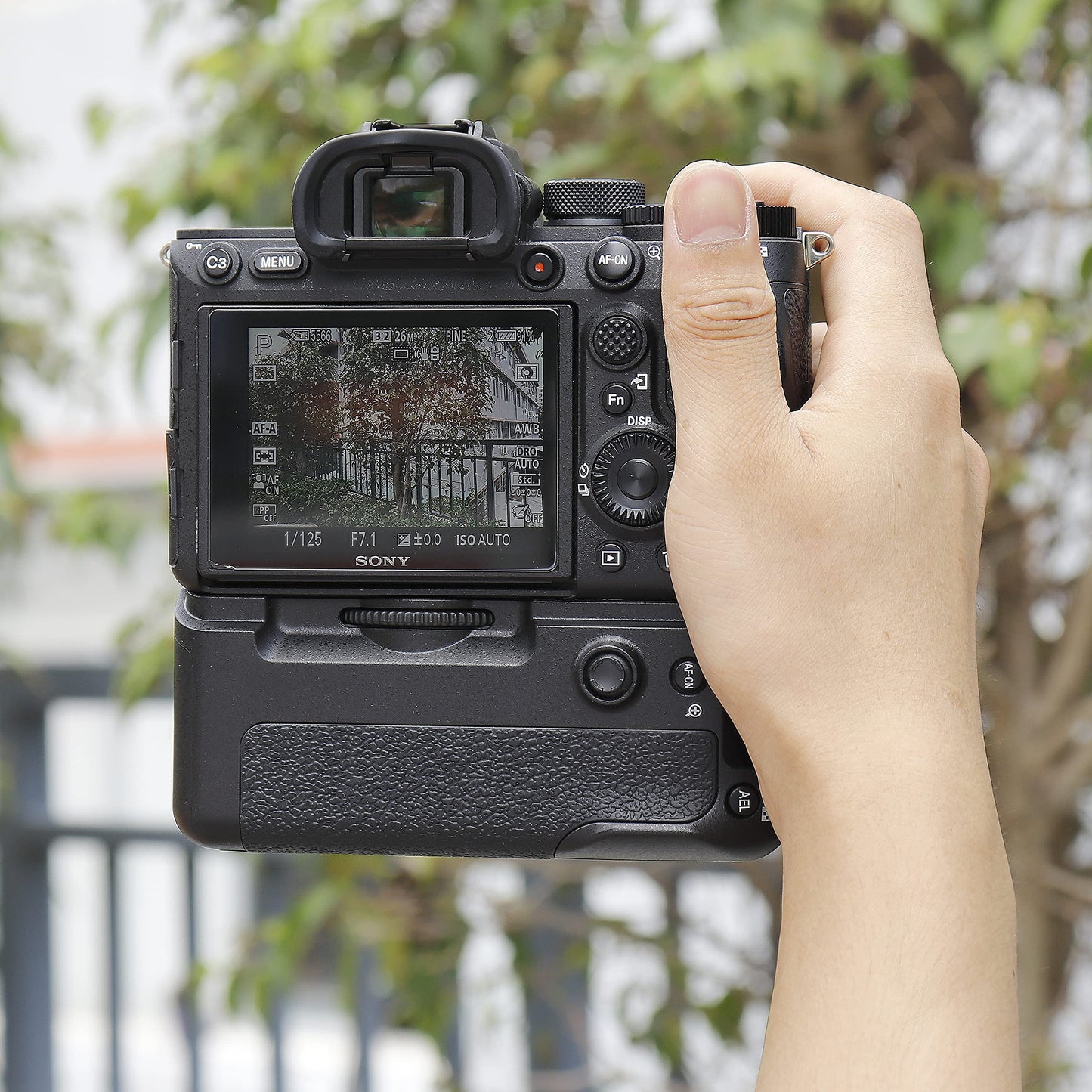 Hersmay Vertical Power Battery Grip for Sony A7V A7M5 A7IV A9II A7RIV A7M4 A7RM4 A7R4 A7R5 A7RV DSLR Camera, Replace for Sony VG-C4EM Battery Holder