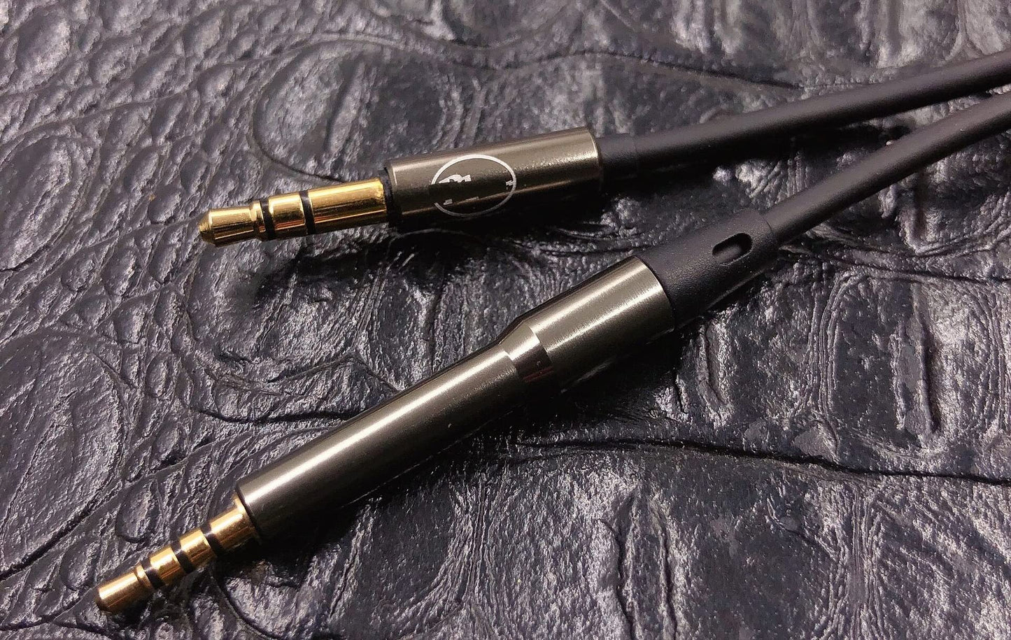 V-MOTA Audio Cable Compatible with Blue Microphones Mo-Fi Mix-Fi Sadie Ella Powered High-Fidelity Headphones,9.8 Foot, 3 m Cable