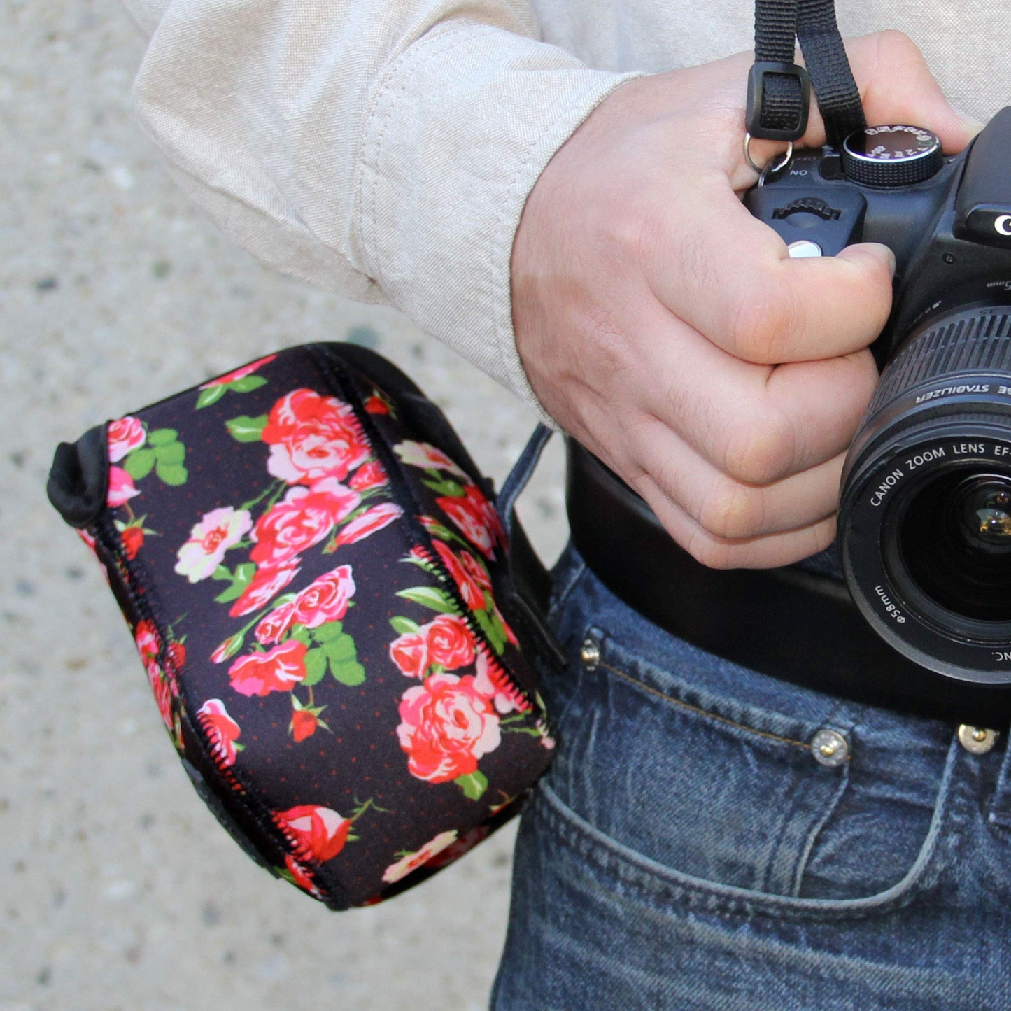 USA Gear Camera Sleeve (Medium) for Compact SLRs Compatible with Canon EOS R100 Nikon Z30 Sony ZV-E10, and more - Padded Neoprene DSLR Case