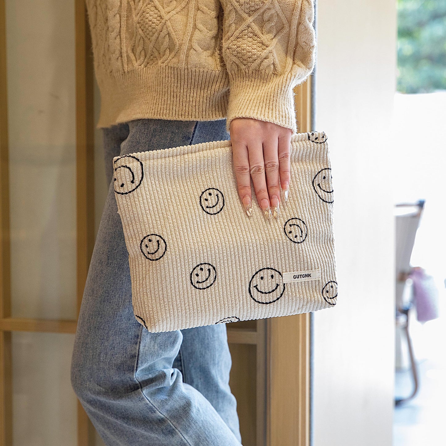 GUTGNK Makeup Bag for Women – Corduroy Cosmetic Pouch, Aesthetic Smiley Face Organizer Tote with Zipper, Cute Pencil Case (Beige)