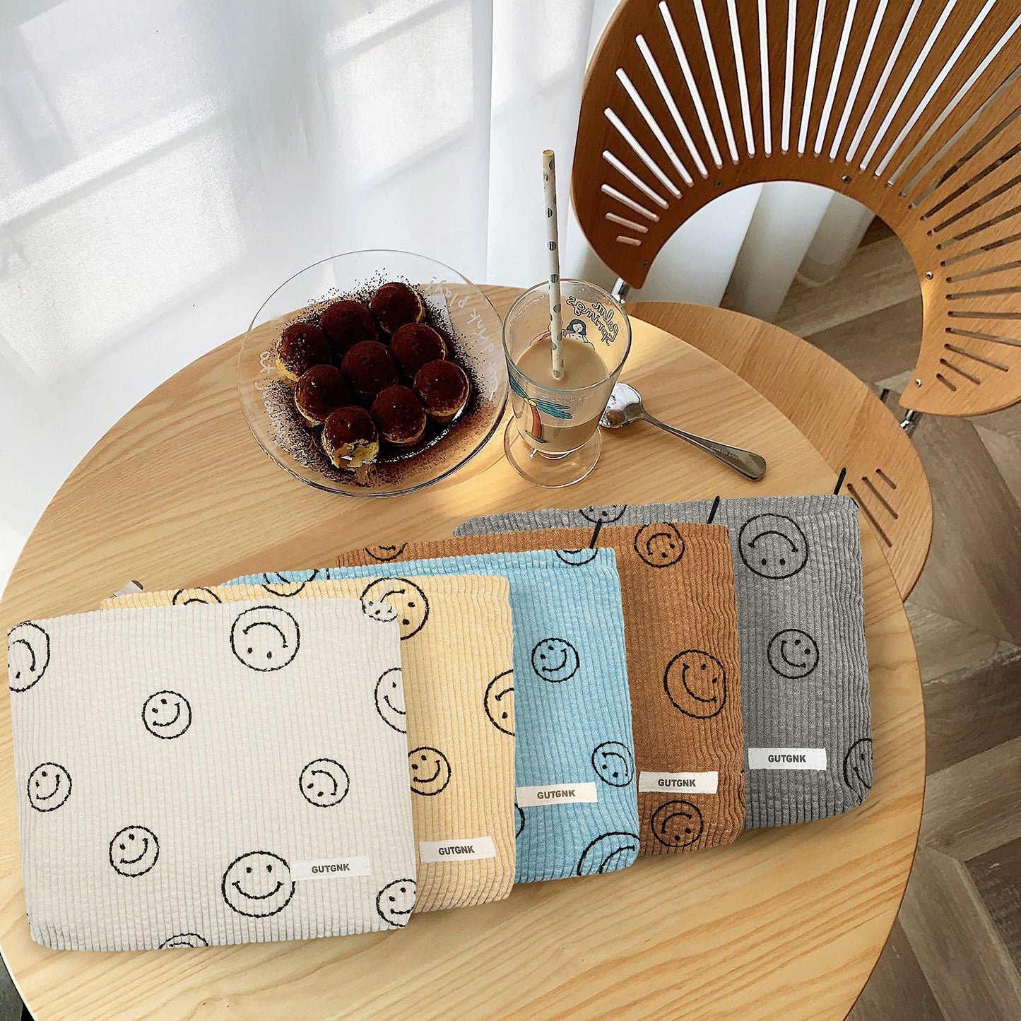 GUTGNK Makeup Bag for Women – Corduroy Cosmetic Pouch, Aesthetic Smiley Face Organizer Tote with Zipper, Cute Pencil Case (Beige)